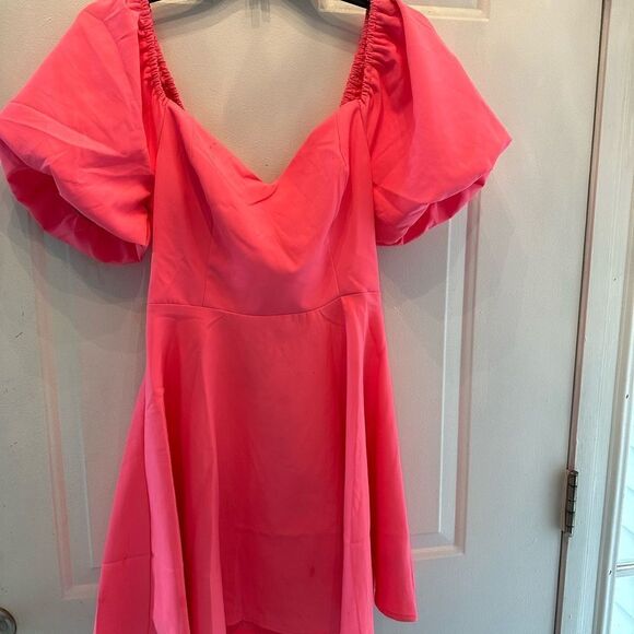 Barbie type dress with bowtie - Picture 1 of 3